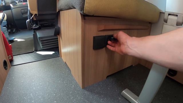 САМЫЙ БОЛЬШОЙ АВТОДОМ В КАТЕГОРИИ! Альковный Sun Living A70DK для 7 человек. смотреть онлайн