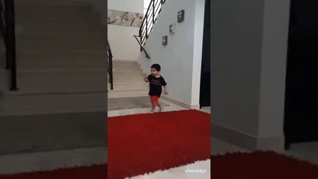 I like to move it move it - Madagascar - Dance Kid 2 years old - Fun - Funny moments смотреть онлайн