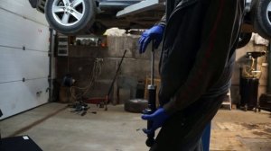 замена задних амортизаторов Митсубиси ASX 2012 год