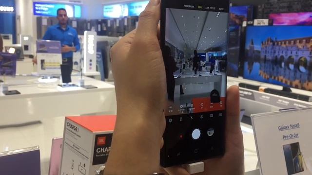 Samsung Note 9 with Free JBL Charge 3 and Headphones смотреть онлайн