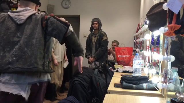 Как правильно выходить на сцену