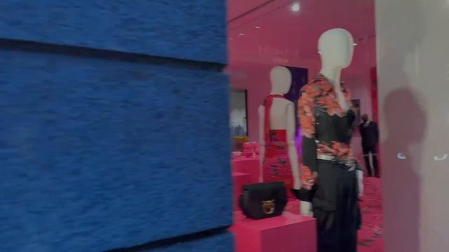 Моя поїздка у столицю моди - Мілан🇮🇹 Чи відрізняється життя на півночі Італії від інших регіонів? смотреть онлайн
