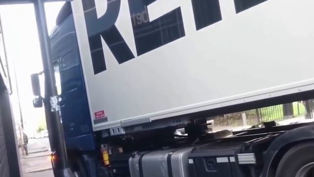 Профи за рулем Дальнобой. Amazing Trucks Driving Skills смотреть онлайн