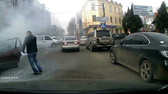 Загорелось авто на дороге смотреть онлайн