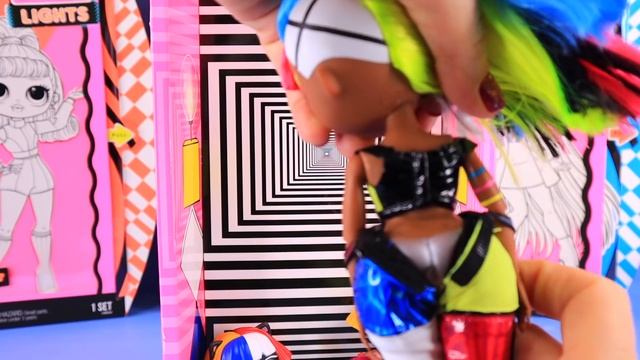 КУКЛЫ ЛОЛ OMG #LOL SURPRISE DOLLS - СЮРПРИЗЫ В ТЕМНОТЕ! Black Light Surprises // Май Тойс Пинк смотреть онлайн