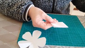 DIY. Как сделать  4, 5 и 8-ми лепестковый цветок из бумаги своими руками простыми способами. Шаблон
