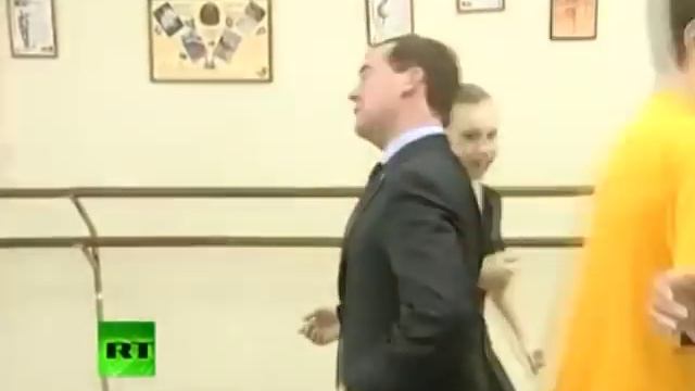 и это Кульно) Медведев- Танец маленьких утят.mp4 смотреть онлайн