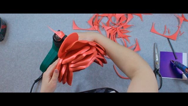 Роза из изолона. Подробный мастер класс. смотреть онлайн