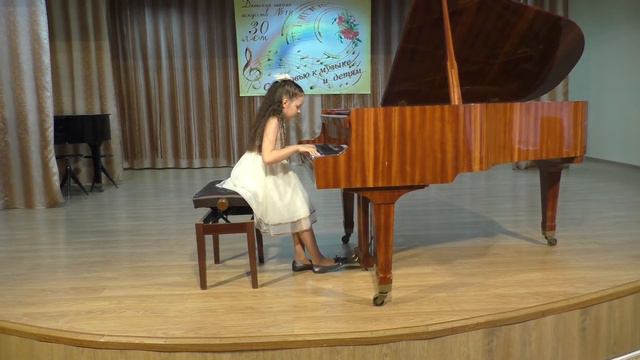 Титова Милана 9 лет - Р. Яхин "На ёлке у Гюзель" смотреть онлайн