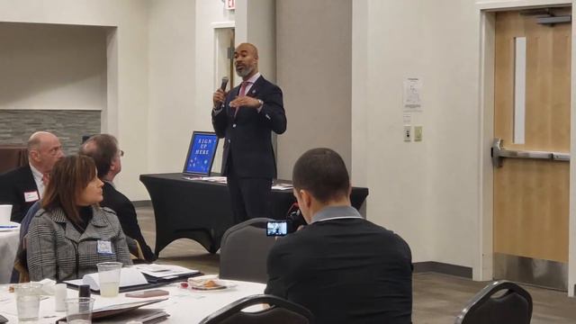 Reynoldsburg Superintendent Melvin Brown смотреть онлайн