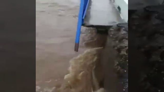 размыло мост в Якутии после ливней смотреть онлайн