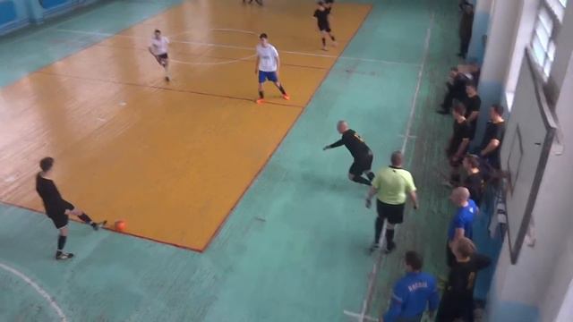 Sun CIty - Покровск-Комплект. Финал кубка лиги СЛФЛ 2 дивизион 2015. 1й тайм. смотреть онлайн