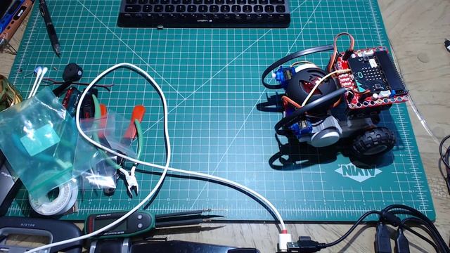 bit:booster running Python on micro:bit смотреть онлайн