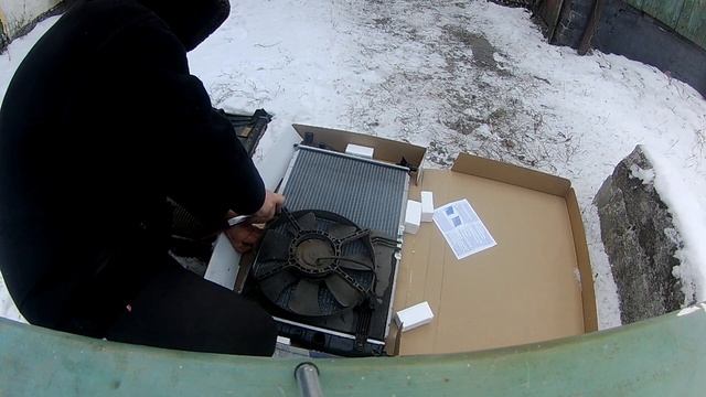 Замена радиатора охлаждения Ланос 1,,5 смотреть онлайн