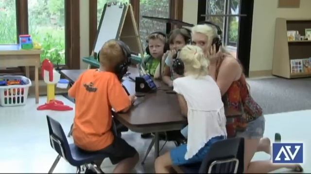 Top 10 Reasons to Use Technology in Education: iPad, Tablet, Computer, Listening Centers смотреть онлайн