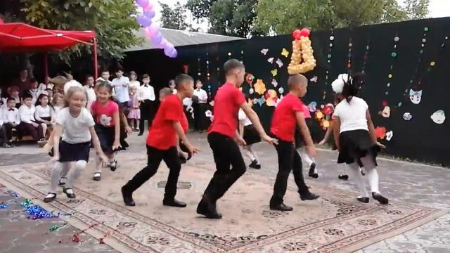 Кант танец от 3-его класса школы Вундеркинд смотреть онлайн