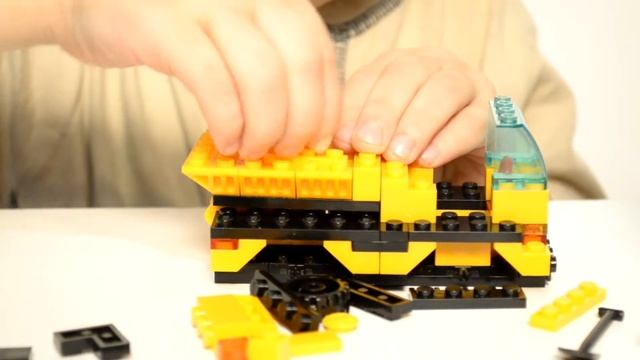 Славик Собирает Конструктор Детский Самосвал на 93 детали Designer Children's Dump смотреть онлайн