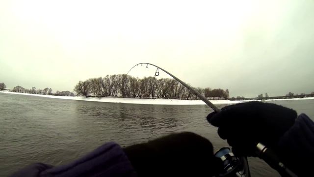Рыбалка в Жуковском 19.12.2015. Москва река, отводной поводок смотреть онлайн