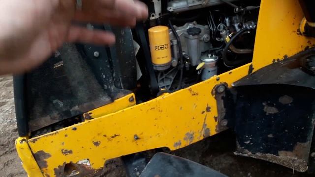 JCB 3 CX про ремень генератора и натяжной ролик