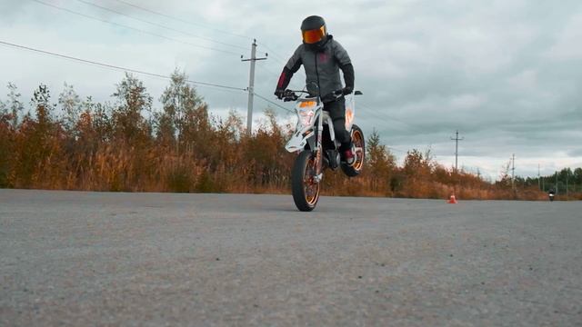 Рекламный видеоролик с мотоциклом WET PUSSY смотреть онлайн