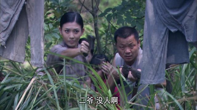 地痞調戲親嫂子，女土匪出手相助，以一挑五，全部打趴下 смотреть онлайн