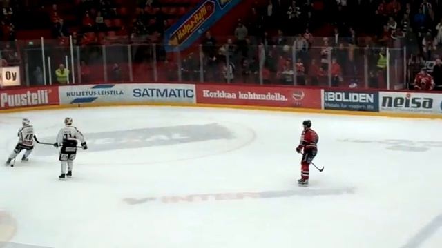 Ässät-TPS 10.3.2016. Matti Kuparinen pommittaa Parea - Pare lämpenee :D смотреть онлайн