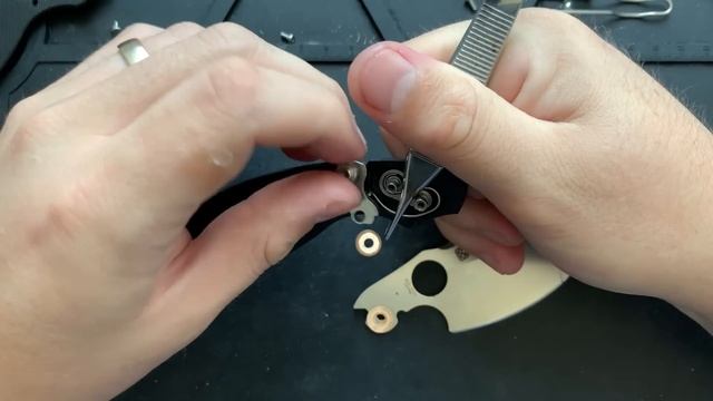 How to disassemble and maintain the Spyderco Parata Pocketknife смотреть онлайн