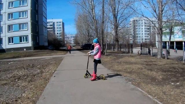 ВЛОГ. ПРОГУЛКА НА САМОКАТЕ смотреть онлайн