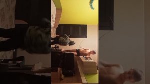 паркур с братом в трусах