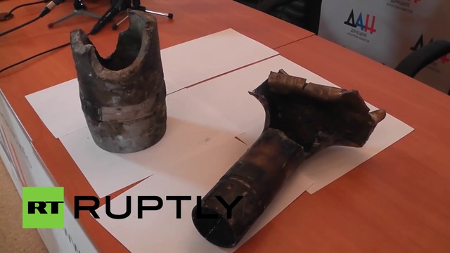 Ополченцы ДНР продемонстрировали найденные ими боеприпасы НАТО смотреть онлайн