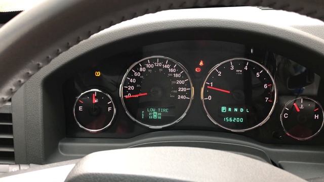 Ремонт своими руками Jeep cherokee КК 2008г. Суппорт открученный с передней правой стороны. смотреть онлайн