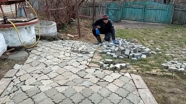 Укладываю тротуарную плитку