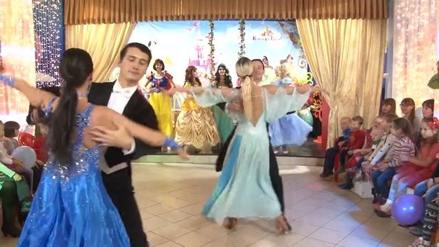 Версаль на балу Золушки смотреть онлайн
