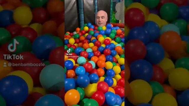 Doing my disappearing ball pond magic trick! смотреть онлайн