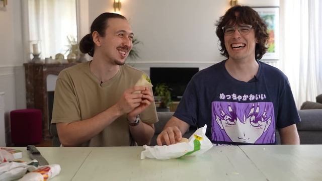 Des Québécois testent le McDo Français смотреть онлайн