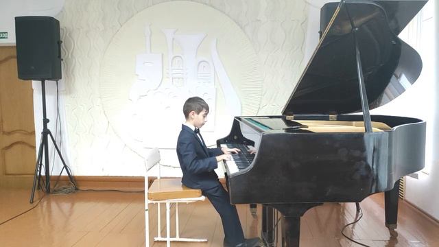 Аршакян Артем 7 -9 лет.Г.Горелова "Карычневае негрыцяня" из Цикла "Музычныя малюнкi" смотреть онлайн