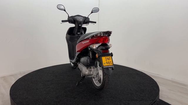 Honda Vision 45 km rood bj: 2017 2000 km tweedehands scooter смотреть онлайн