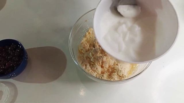 ТВОРОЖНАЯ ЗАПЕКАНКА С ВИШНЕЙ ! Без масла и муки ! Самый лучший рецепт, родом из детства ??? смотреть онлайн