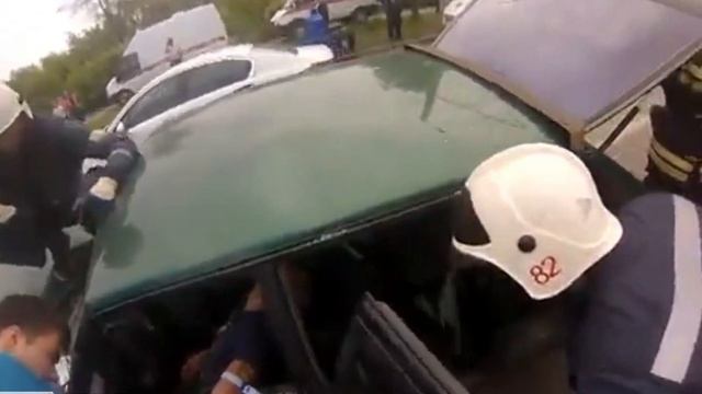 РАБОТА СПАСАТЕЛЯ. ДТП глазами МЧСника. смотреть онлайн