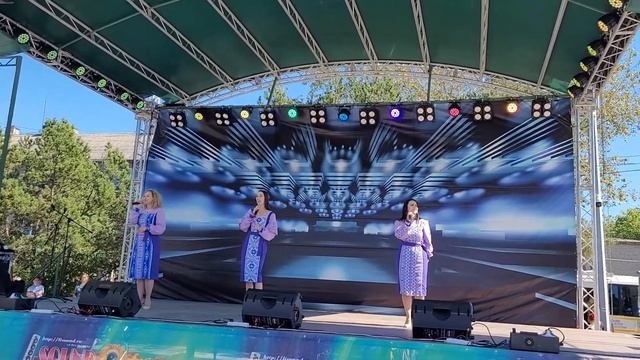 Щоу группа Кудесницы. Псков. Ой цветёт калина. смотреть онлайн