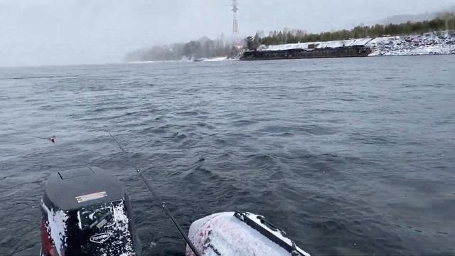 Вот это попал! 12.04. За хариусом по Енисею в пургу!/Fishing near Krasnoyarsk. There is no spring. смотреть онлайн