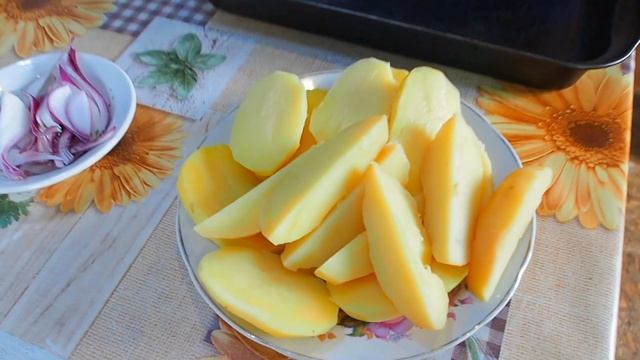 Картошку сегодняшнюю свежую выкопала и как ее надо готовить пока свежая, показываю что приготовила смотреть онлайн