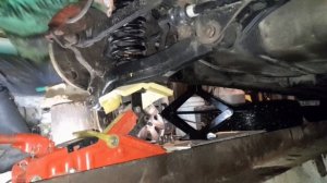 Установка проставок под задние пружины, на Хёндэ Элантра 4. Приподнимаем зад.