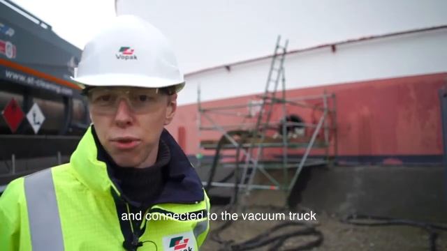 ATEX Zone 0 Cleaning Robot @ our customer Vopak Eurotank, ST-Cleaning BV смотреть онлайн