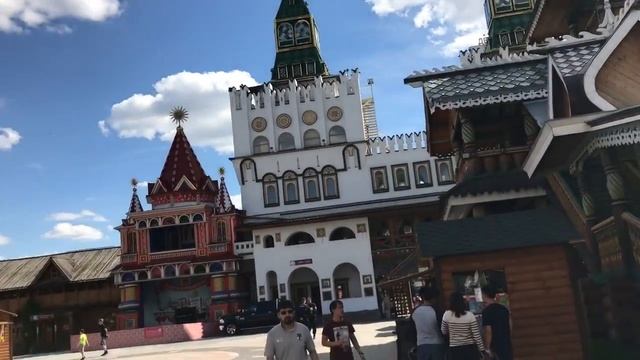 Роби гуляет в Измайловском кремле смотреть онлайн