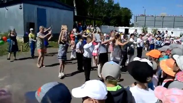 Танец "Читайка" на Дне защиты детей 1 июня 2016 года смотреть онлайн