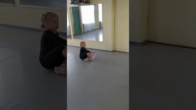 "колесо" акробатический элемент,для детей 5 лет смотреть онлайн