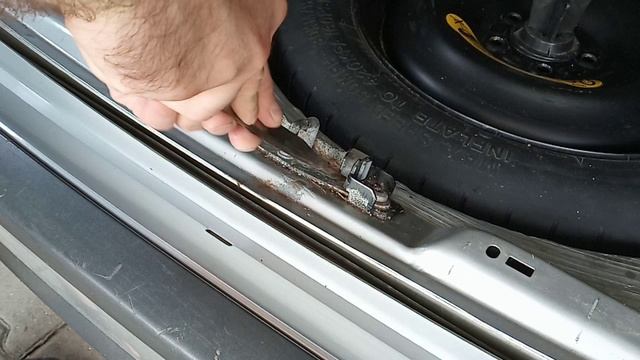 Форд Фокус 2 Ремонтирую багажник на авто. смотреть онлайн