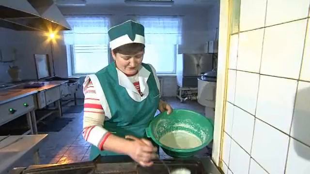 Готуємо млинці з вишнями смотреть онлайн