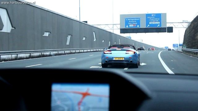 Aston Martin V8 Vantage Roadster Review - English subtitled - www.hartvoorautos.nl смотреть онлайн